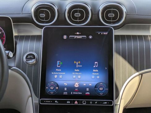 Used 2024 Mercedes-Benz GLC 300 4MATIC image 22