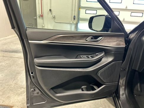 New 2026 Jeep Grand Cherokee Altitude image 15