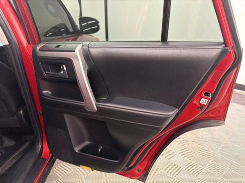Used 2022 Toyota 4Runner SR5 Premium w/ Moonroof Package AWD/4WD image 17