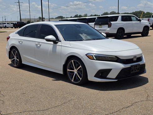 Used 2023 Honda Civic Touring image 3