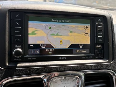 Used 2015 Chrysler Town & Country Limited Platinum FWD image 11