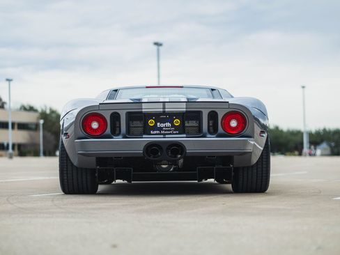 Used 2006 Ford GT RWD image 12