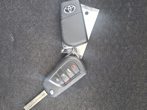 Certified 2021 Toyota Corolla LE image 30