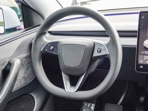 Used 2026 Tesla Model Y 2WD image 13