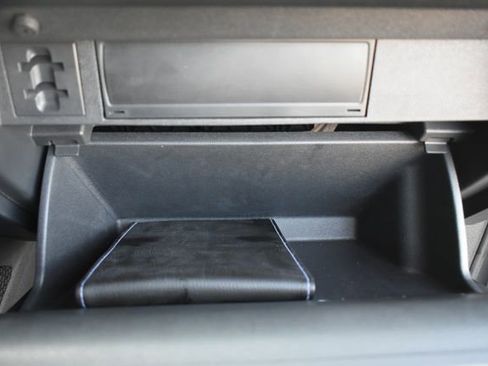 Used 2022 Volkswagen Tiguan SE R-Line image 45