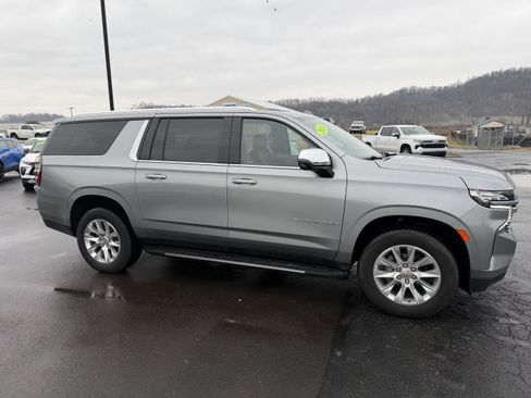 Used 2024 Chevrolet Suburban Premier w/ Premium Package 2 image 7