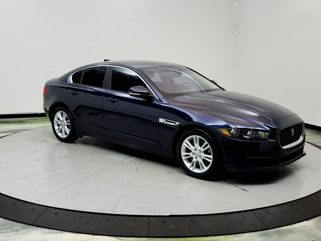 Used 2018 Jaguar XE Premium RWD image 3