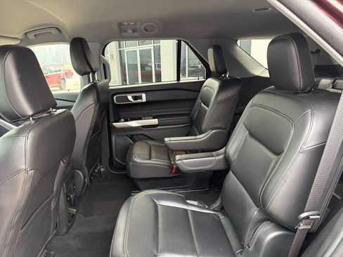 Used 2023 Ford Explorer XLT w/ Equipment Group 202A AWD/4WD image 17