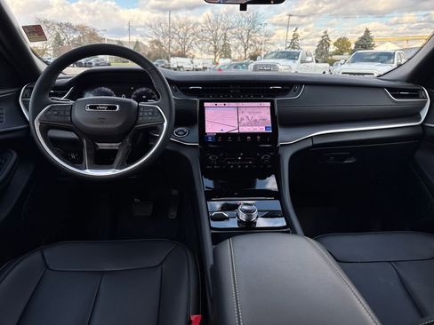 Certified 2025 Jeep Grand Cherokee Limited w/ Trailer Tow Package image 15