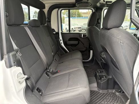 Used 2023 Jeep Gladiator Sport AWD/4WD image 5