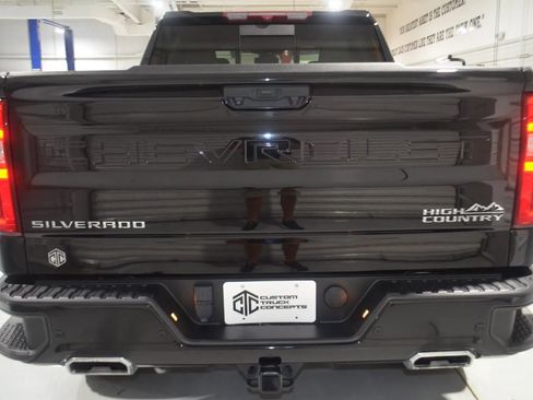 Used 2024 Chevrolet Silverado 1500 High Country image 9