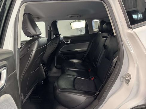 Used 2022 Jeep Compass Latitude AWD/4WD image 13