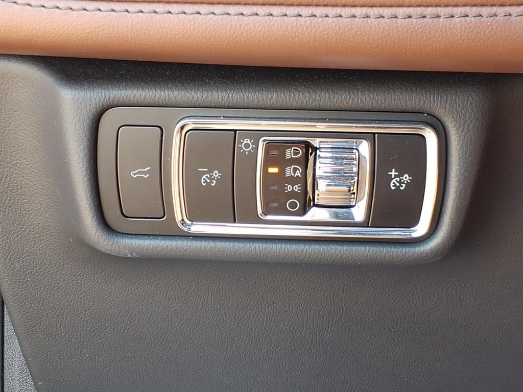 Certified 2025 Lincoln Aviator Reserve w/ Equipment Group 201A AWD/4WD image 19
