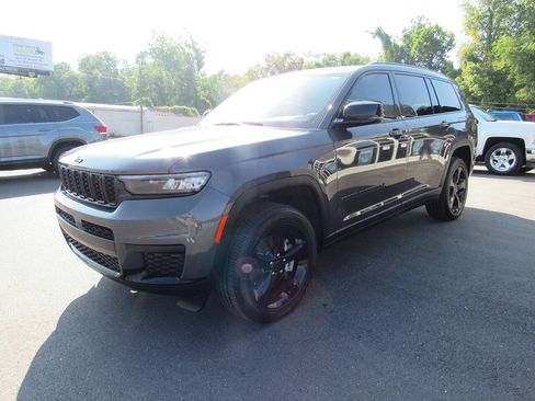 Used 2025 Jeep Grand Cherokee L Altitude RWD image 8