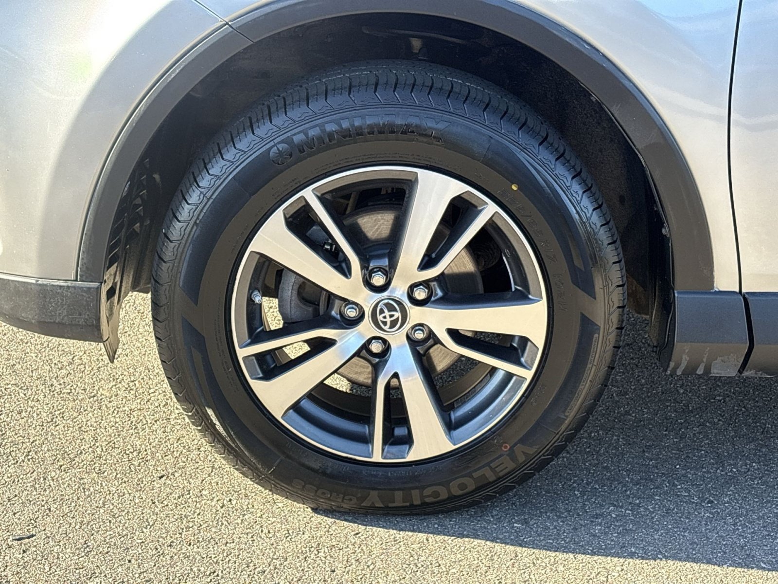 Used 2018 Toyota RAV4 XLE w/ Plus Extra Value Package FWD image 12