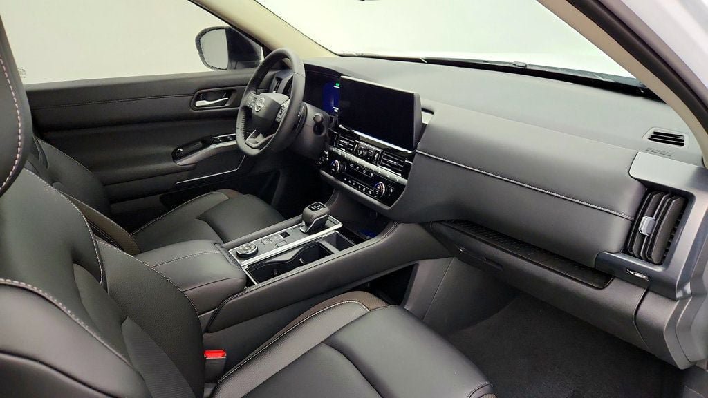 Used 2026 Nissan Pathfinder SL AWD/4WD image 23