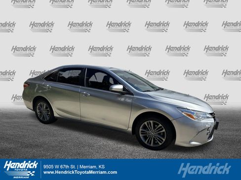 Used 2017 Toyota Camry SE FWD image 1