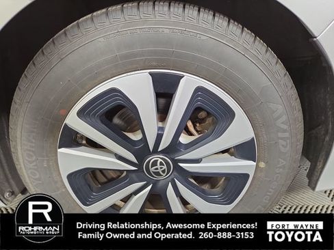 Used 2017 Toyota Prius Prime Premium w/ Carpet Mat Package FWD image 11