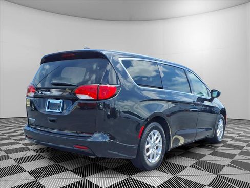 Used 2023 Chrysler Voyager LX FWD image 28