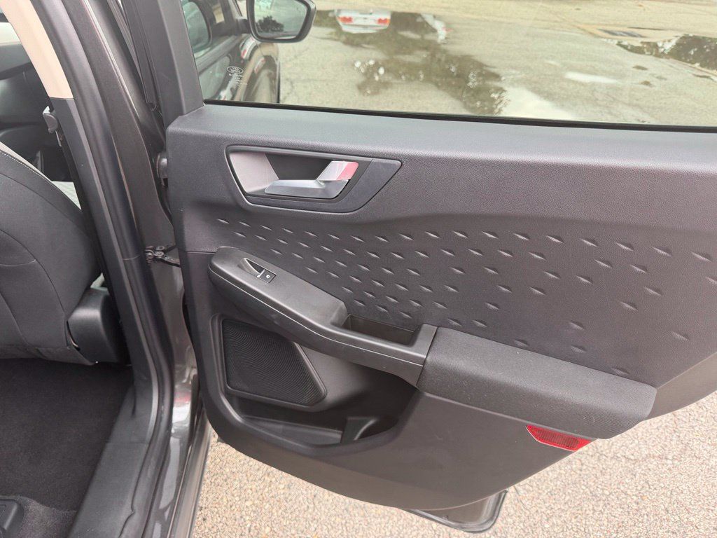 Used 2020 Ford Escape SE Sport FWD image 35