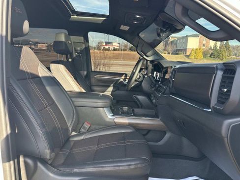 Used 2025 Chevrolet Silverado 3500 High Country w/ Technology Package image 13