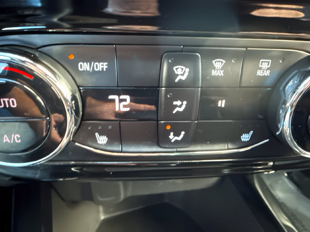 Used 2024 Chevrolet Trax RS FWD image 27
