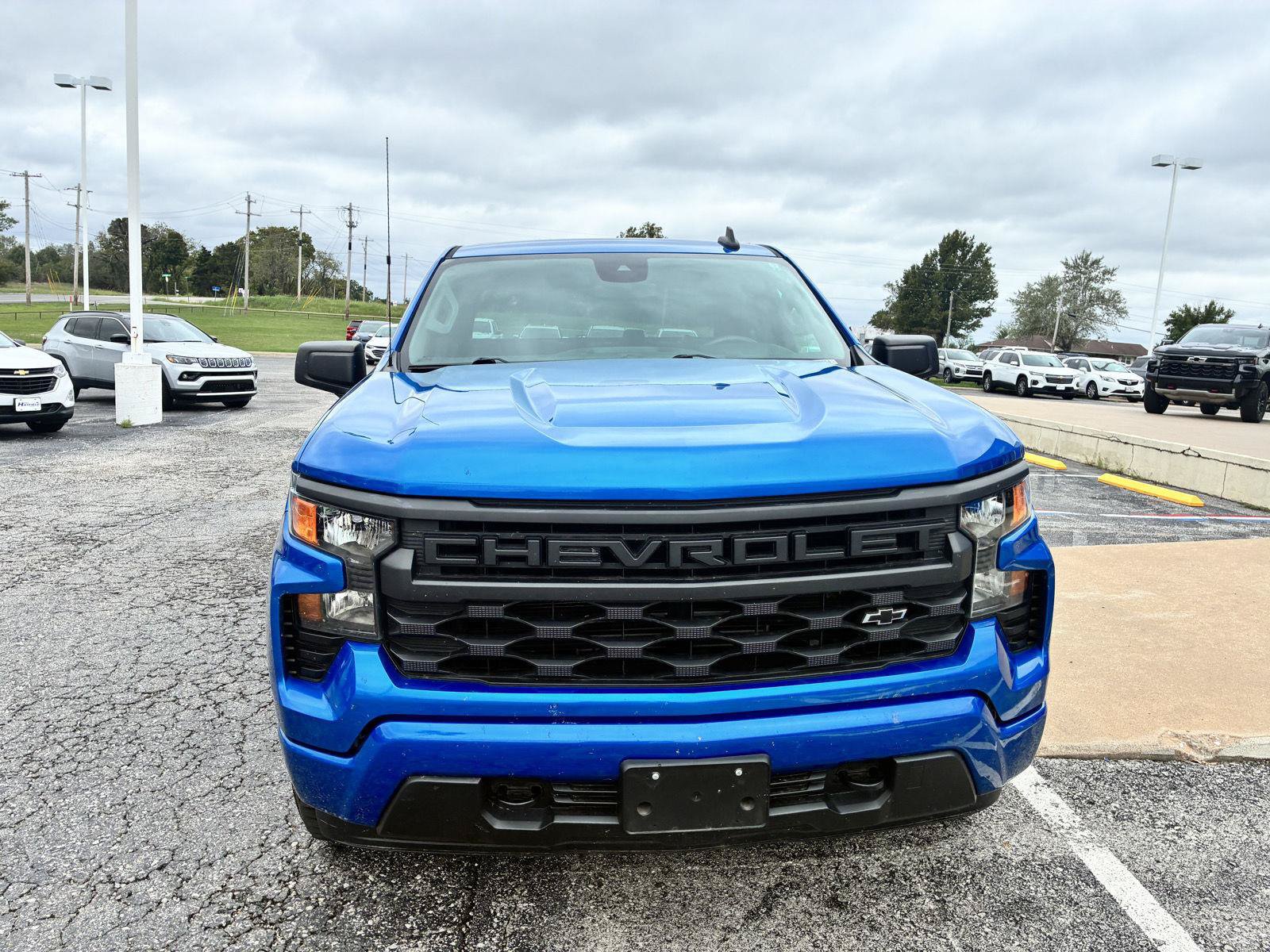 Used 2022 Chevrolet Silverado 1500 Custom w/ LPO, Dark Essentials Package AWD/4WD image 3