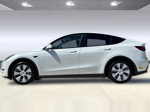 Used 2022 Tesla Model Y Long Range AWD/4WD image 2