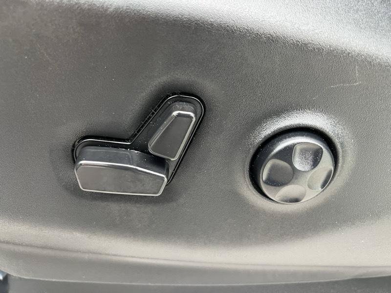 Used 2024 Chrysler Pacifica Limited FWD image 26