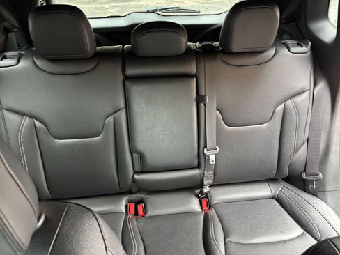 Used 2025 Jeep Compass Limited image 32