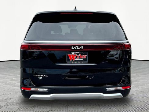 Used 2024 Kia Carnival LX FWD image 5