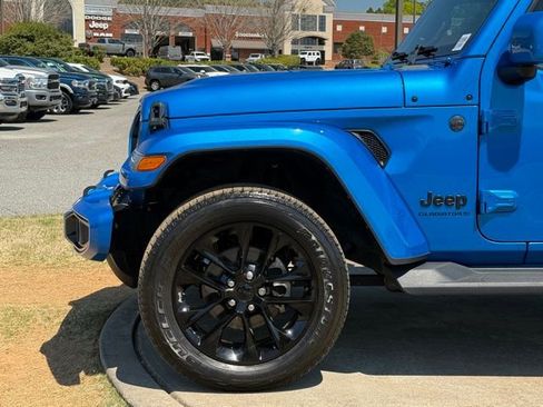 Used 2023 Jeep Gladiator Overland image 12