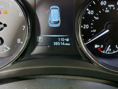 Used 2017 Nissan Rogue SV w/ SV Premium Package image 14