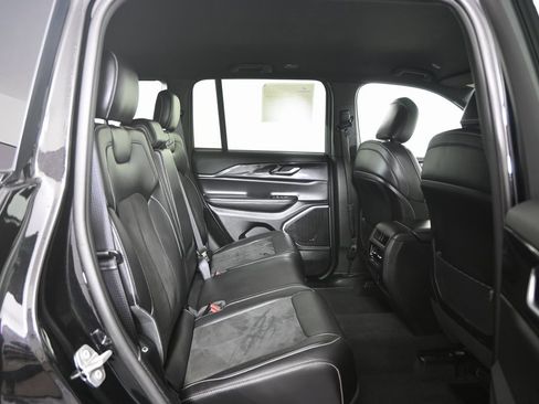 Used 2022 Jeep Grand Cherokee Altitude image 15