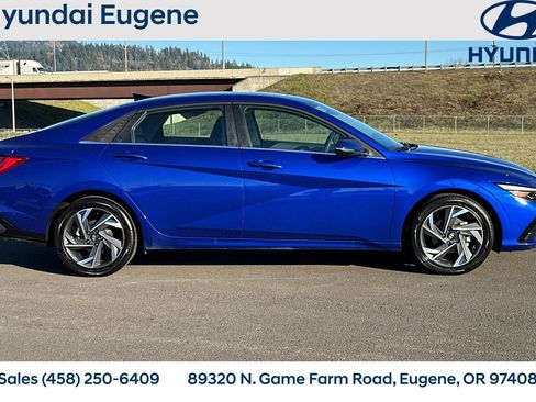 Used 2025 Hyundai Elantra Limited w/ Cargo Package image 2