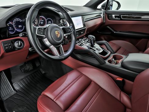 Used 2022 Porsche Cayenne Coupe image 21