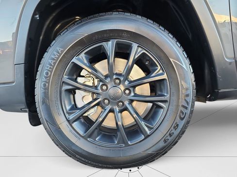 Used 2019 Jeep Cherokee Latitude Plus image 22