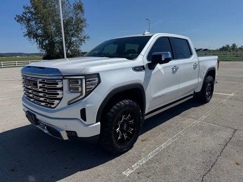 Used 2024 GMC Sierra 1500 Denali AWD/4WD image 3