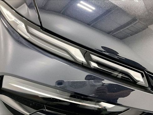 Certified 2023 BMW X7 M60i image 38