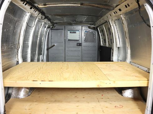 Used 2017 Chevrolet Express 2500 image 25