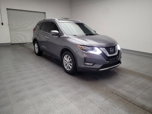 Used 2018 Nissan Rogue SV w/ Premium Package FWD image 13