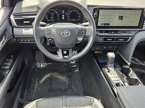 Used 2025 Toyota Camry XSE FWD image 11