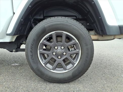 Used 2023 Jeep Gladiator Overland image 19