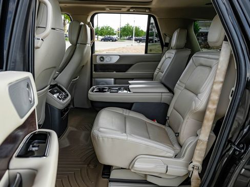 Used 2020 Lincoln Navigator L Reserve w/ Equipment Group 208A Reserve AWD/4WD image 47
