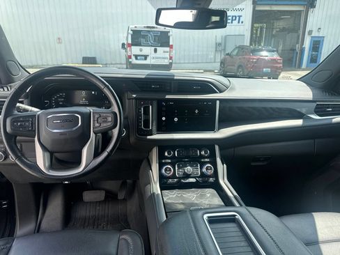 Used 2022 GMC Yukon XL Denali AWD/4WD image 6
