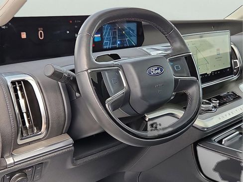 Used 2025 Ford Expedition Platinum AWD/4WD image 14
