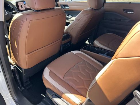 New 2026 Nissan Pathfinder Platinum w/ Lighting Package AWD/4WD image 19