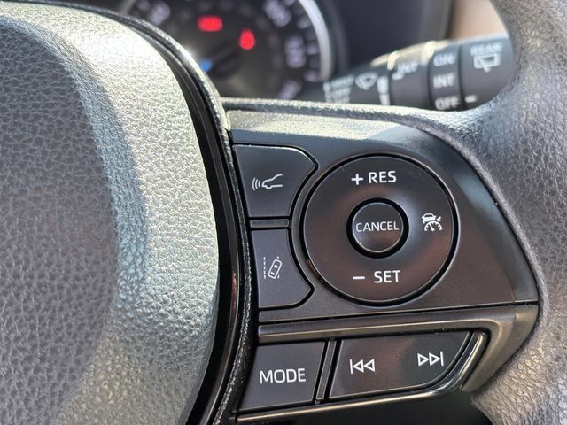 Used 2021 Toyota RAV4 XLE AWD/4WD image 13