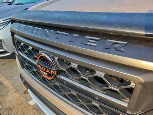 Used 2023 Nissan Frontier Pro-X w/ Pro-X Premium Package RWD image 3