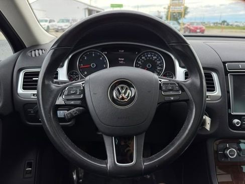 Used 2015 Volkswagen Touareg TDI AWD/4WD image 30